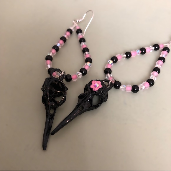 Black Plague Doctor Bird Mask Halloween Goth Earrings - Picture 6 of 8